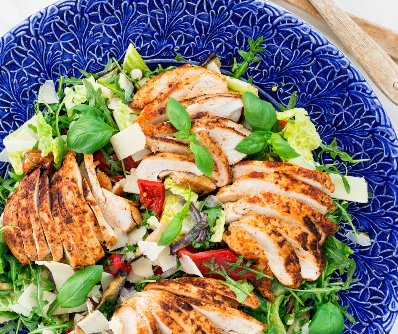 Italiensk Kycklingsallad Med Grillade Gronsaker Och Parmesan Foto Nurlan Emir Original 1344X1344a