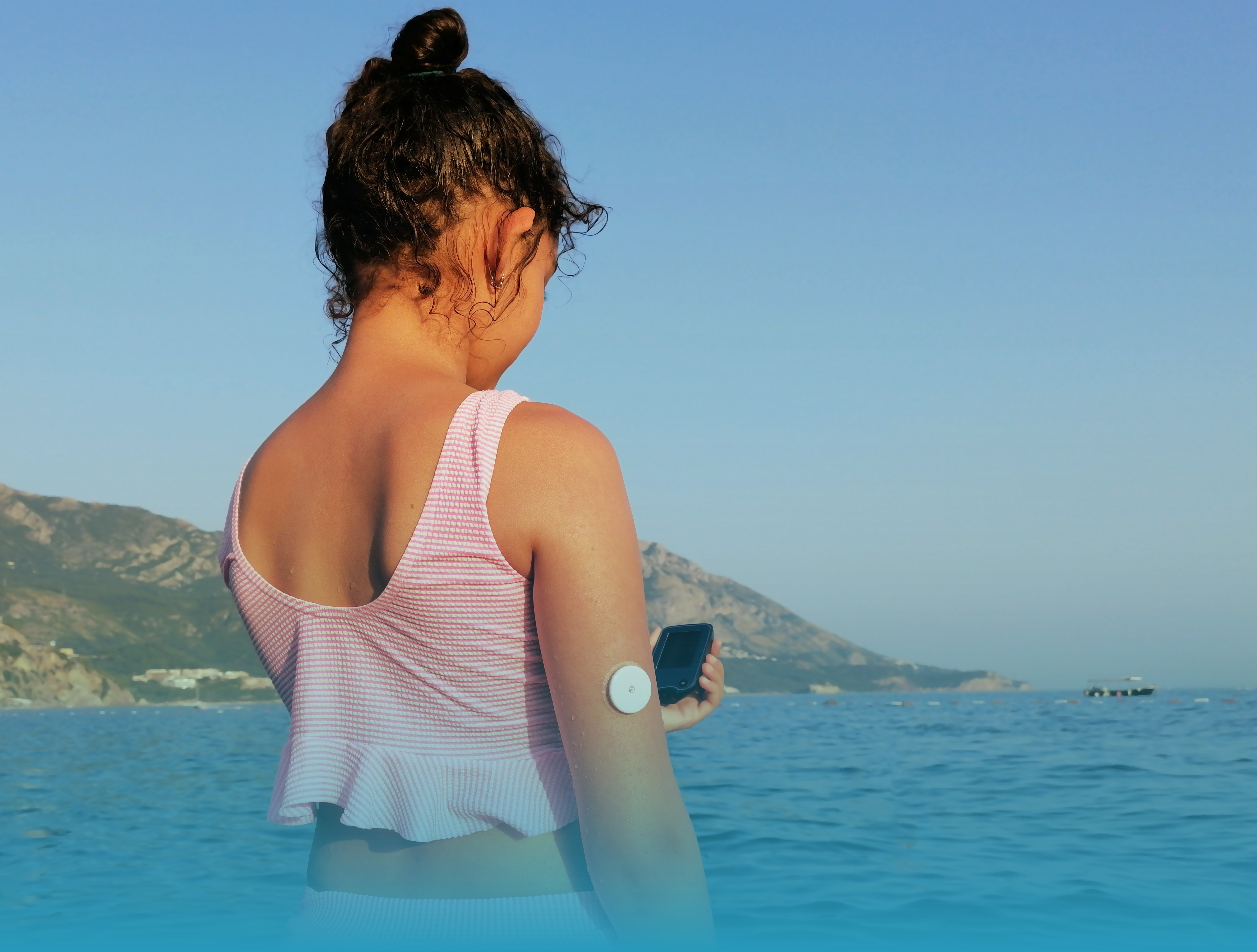 Girl With CGM On Arm Sea Banner